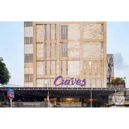 Curves Residence Mitra Reddoorz